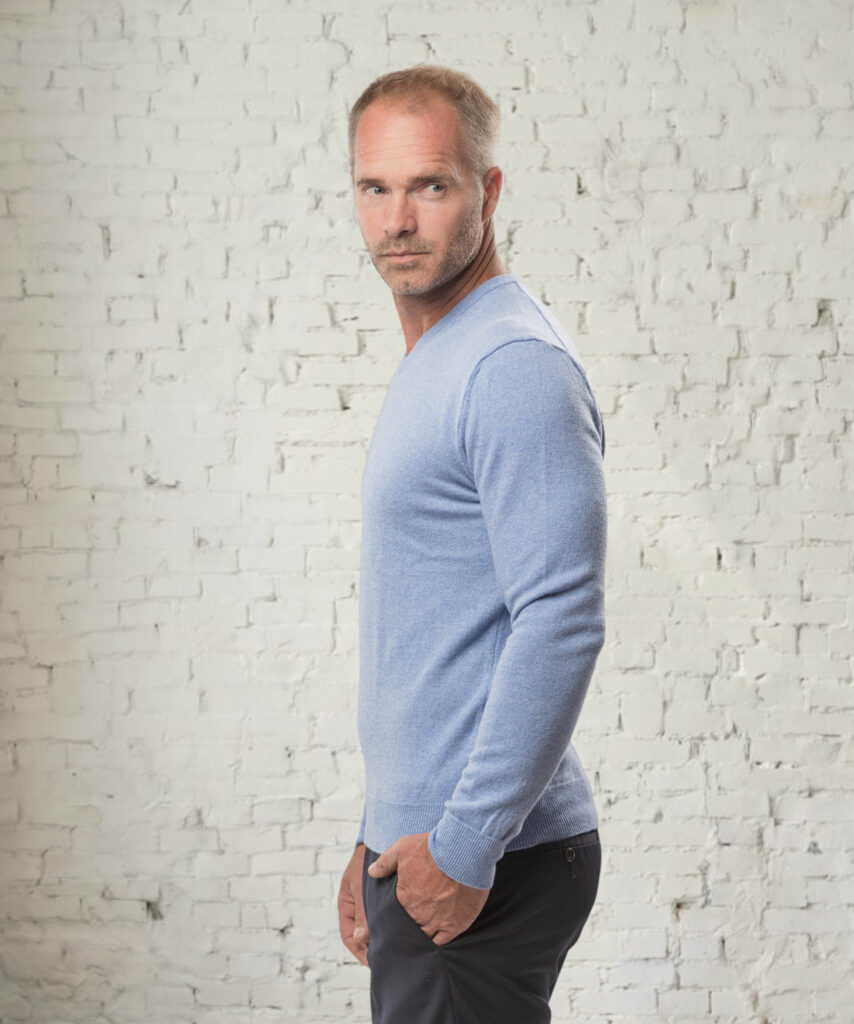 pull col v homme bleu ciel merinos cachemire césar